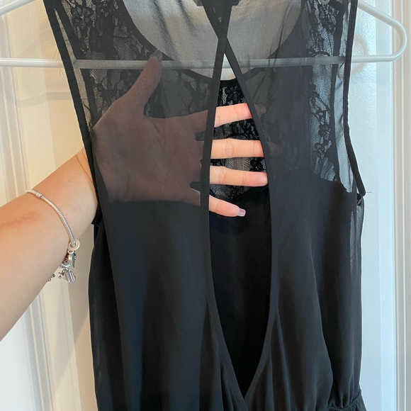 Cut-out back black dress - Picture 4 of 8